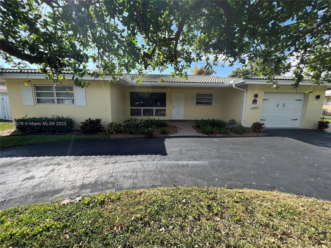 2200 NE 34th St, Lighthouse Point, FL 33064 House Rental in