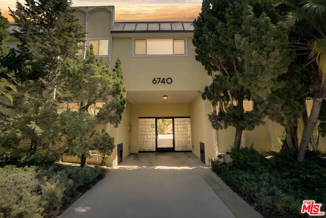 Foto del edificio - 6740 Springpark Ave