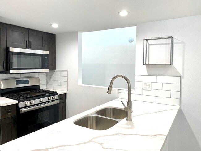 Foto del edificio - 1325 W 30th St