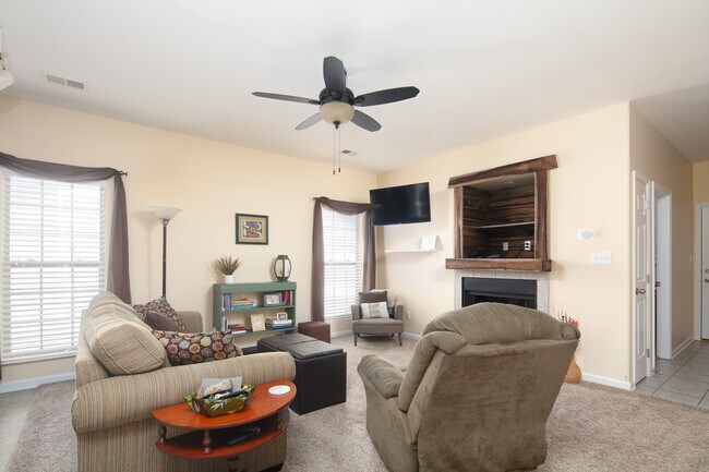 Building Photo - 2553 Sun Seeker Ct