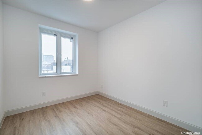 Foto del edificio - 88-56-88162 162nd St