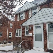 Building Photo - 711 E 24th St