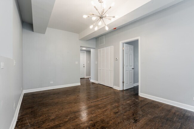 Foto del edificio - 3301 N Harding Ave
