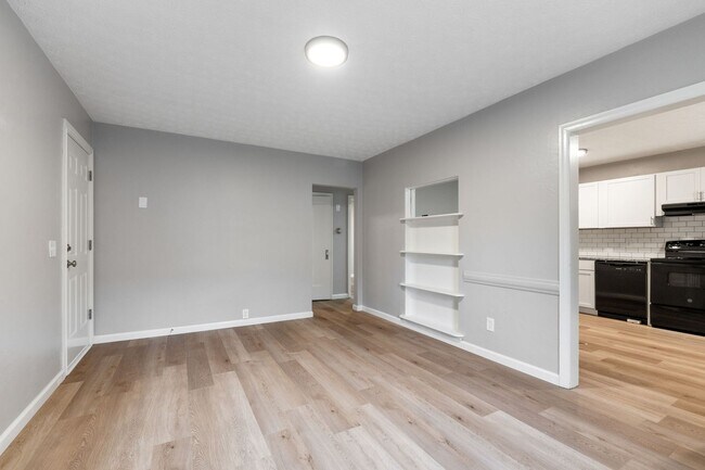 Building Photo - Modern 3 Bedroom Home for Rent with Fenced...