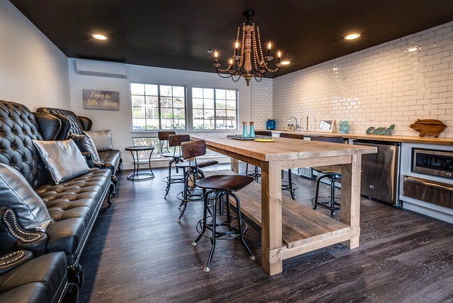 Building Photo - Bel Air