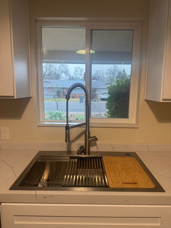 Building Photo - *WINTER SPECIAL - MOVE IN BY 12/31/2025 AND RECEIVE A 50" or 55'' FLAT SCREEN TV* 4 BED 2 BATH HO...