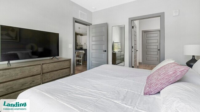 Foto del edificio - 14041 Hyatt Rd