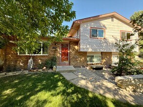 Building Photo - 2136 Springfield Ct