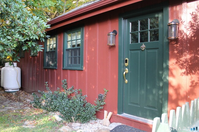 Building Photo - 1035 Southford Rd