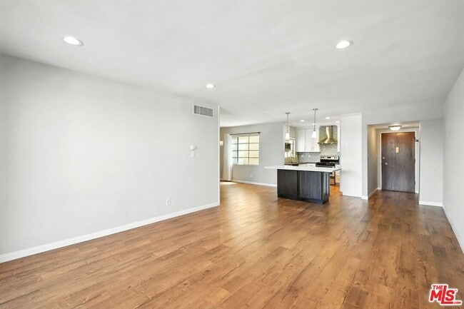 Building Photo - 15248 Dickens St