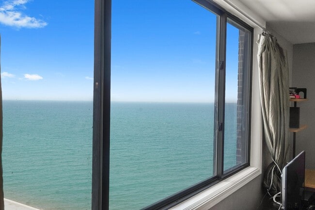 Foto del edificio - 6325 N Sheridan Rd