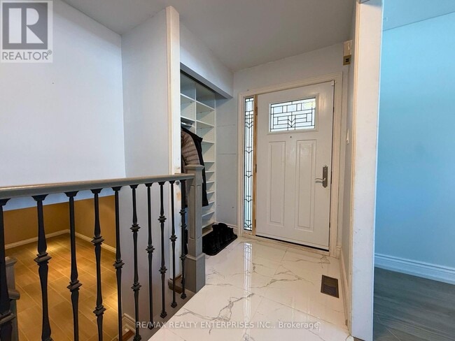 Building Photo - 3 Mosswood Ln