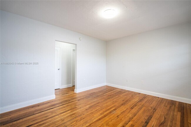 Foto del edificio - 437 NE 82nd St