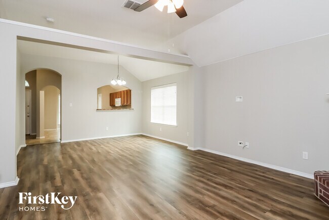 Foto del edificio - 1124 Manhassett Ct