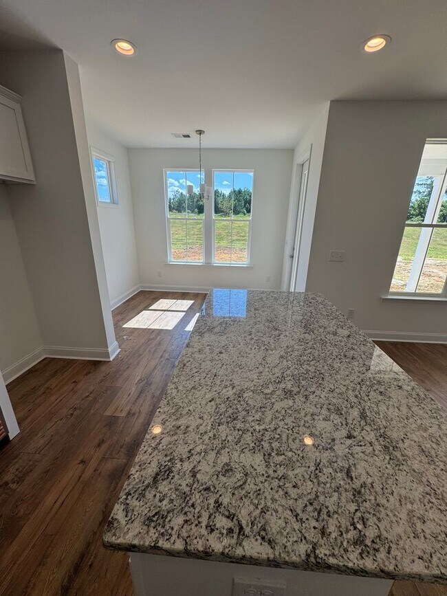 Foto del edificio - 3 Bedroom 2.5 Bath House in Hawthorne Land...