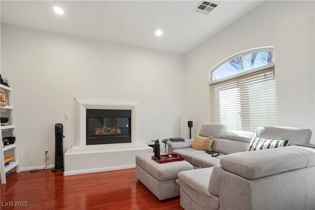 Building Photo - 10500 Eagle Nest St