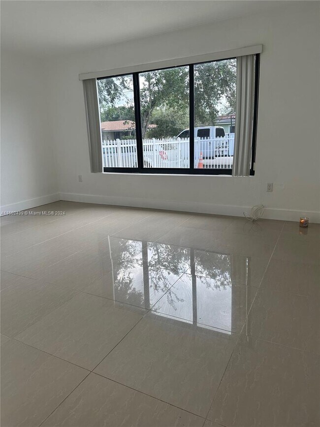 Foto del edificio - 1885 NW 93rd St