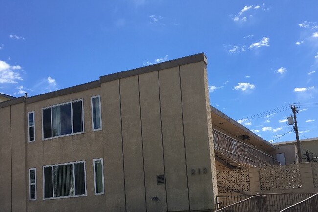 Building Photo - 213 Calle Miramar