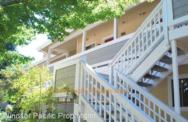 Building Photo - 2 br, 2.5 bath House - 2665 Oak Road #B