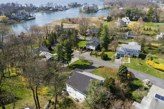 Foto del edificio - 640 Barrymore Ln