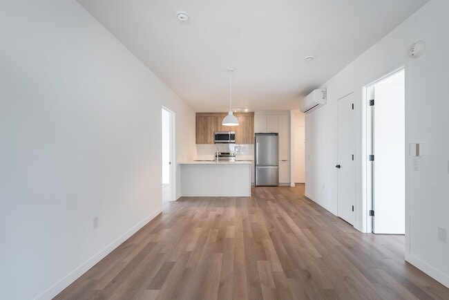 Building Photo - G215