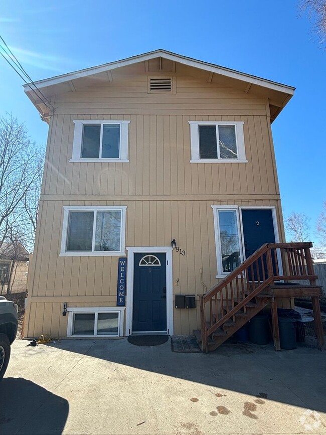 Building Photo - 913 5th Ave