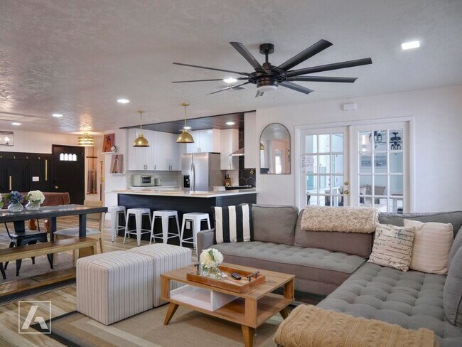 Foto del edificio - 1378 Bailey Ave