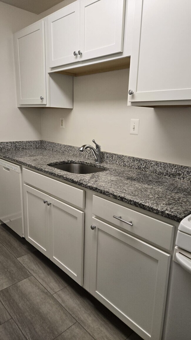 encimera de cocina - 7505 Riverdale Rd