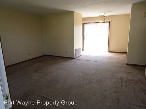 Building Photo - 403 N Elm St