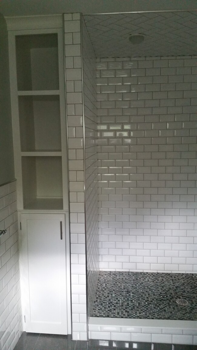 Master bath view 2 - 765 Oakwood Ave