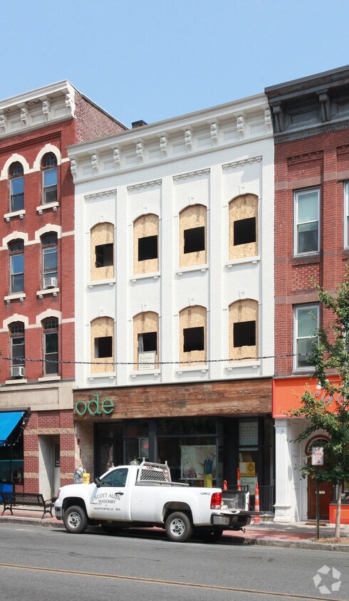 Primary Photo - 269-271 Main St