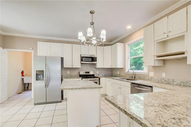 Building Photo - 2462 Empire Forest Dr