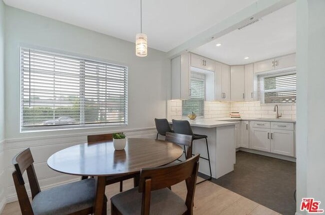 Foto del edificio - 15220 Morrison St