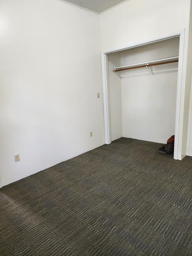 Building Photo - 115 E Somo Ave