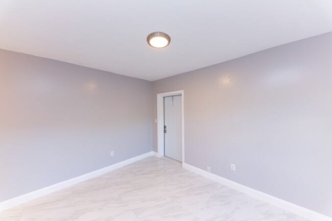 Building Photo - 921 N 19th Ave