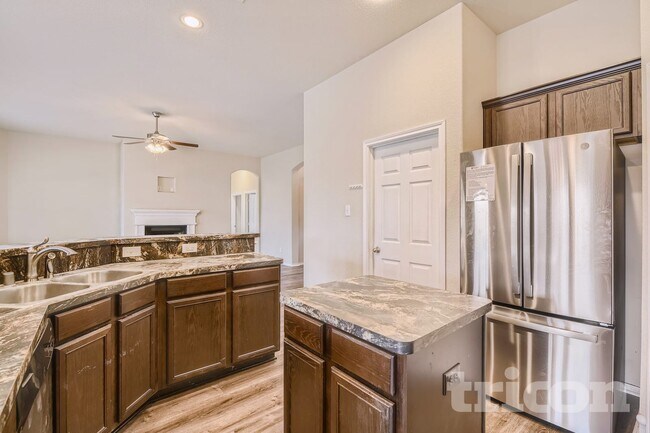 Building Photo - 1719 La Caya Dr