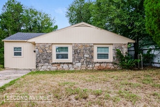 Building Photo - 1520 NE 27th St