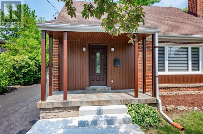 Building Photo - 723 Hager Ave