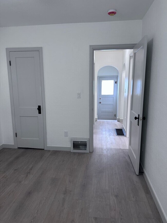Building Photo - 445 2nd St