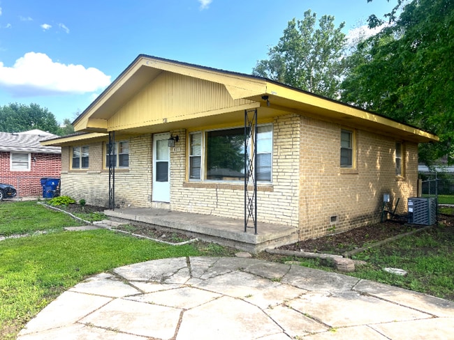 Building Photo - 631 Alexander Dr