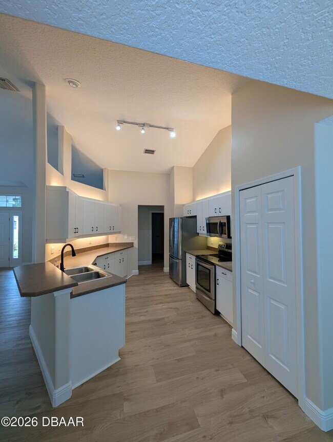 Foto del edificio - 3725 Sunrise Oaks Dr