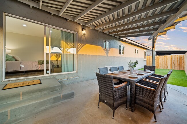 Foto del edificio - 606 S Sunshine Ave