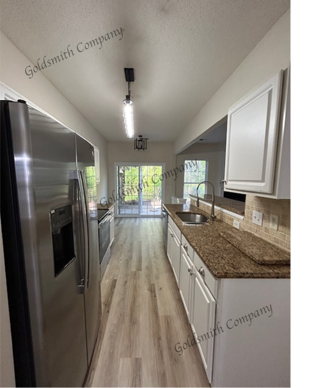 Photo - 815 Weybourne Dr Apartment