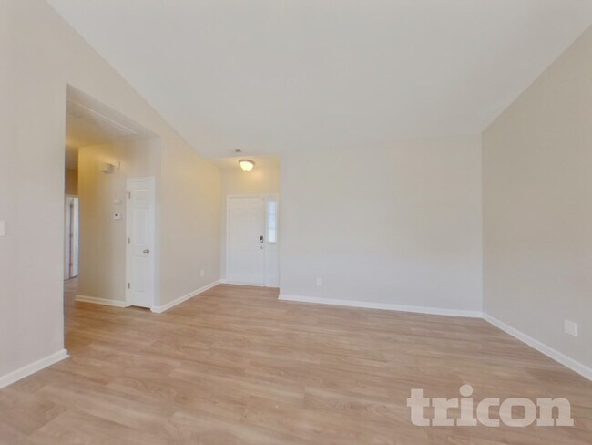 Foto del edificio - 3004 Dairy Farm Dr