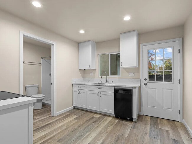 Building Photo - 1032 Pendegast St