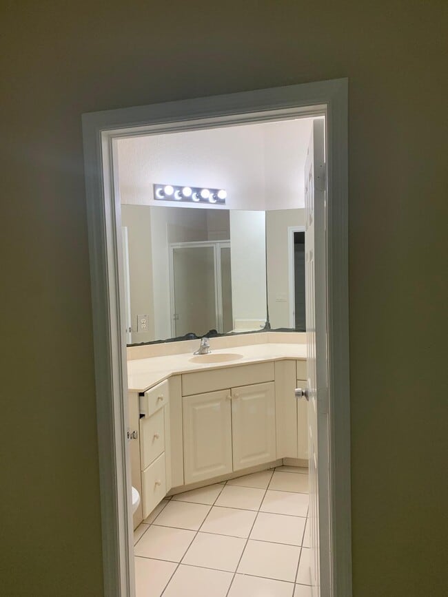 Building Photo - 1966 Freeport Dr