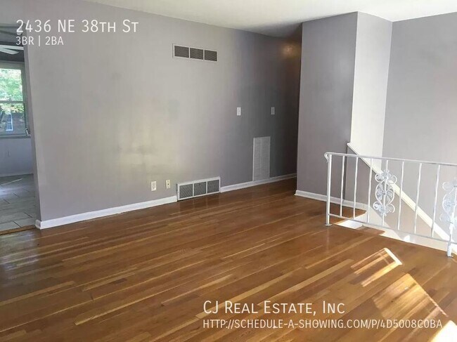 Building Photo - 2436 NE 38th St