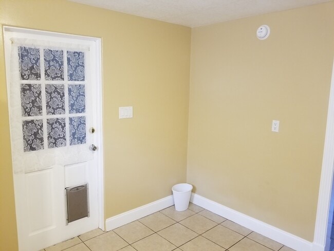 Building Photo - ~3/1~Sherman Ave~Cute home with fenced bac...