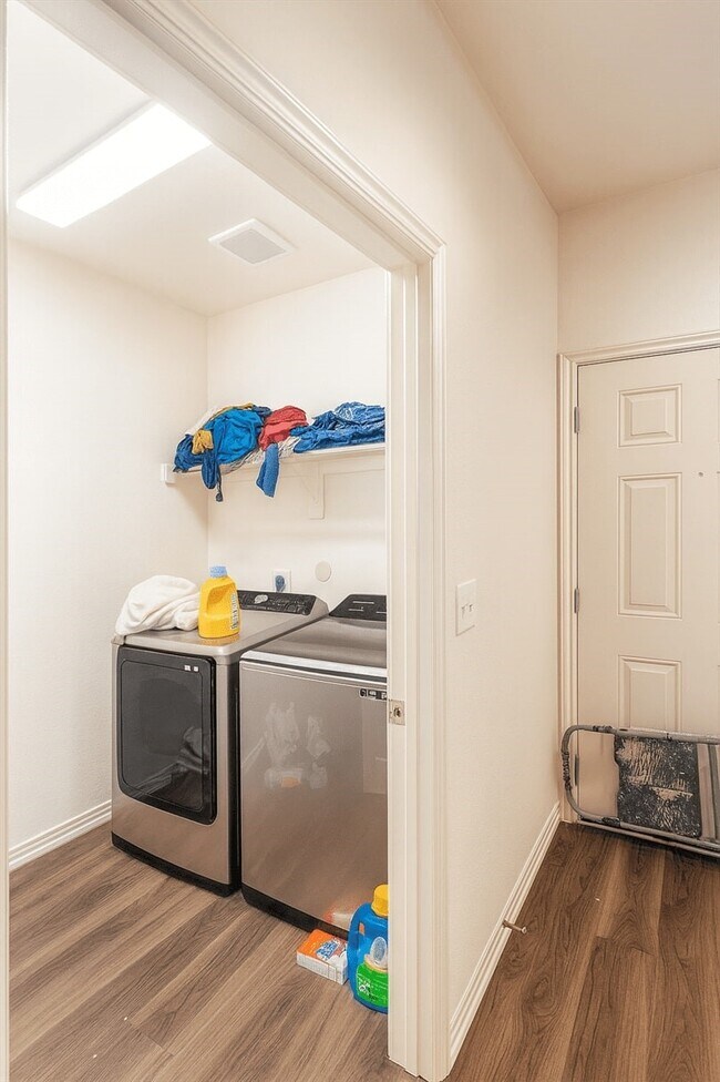 Foto del edificio - 8306 Flintridge Dr