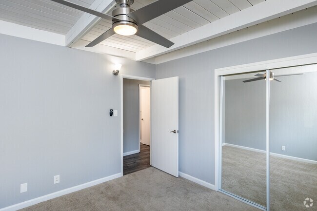 1 habitación, 1 baño - 870 pies cuadrados - Dormitorio - 969 E Street